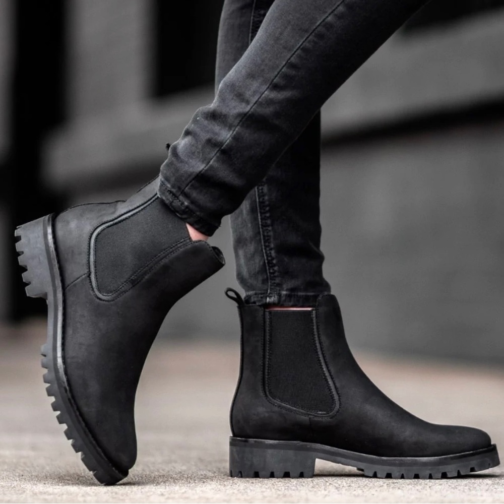 Black Matte Legend Thursday Boots